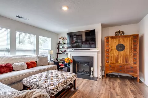 Living - 120 Waverly, Talbott, TN 37877 photo 2 of 4