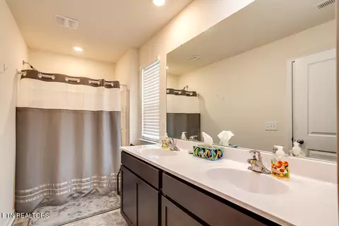 Bath - 120 Waverly, Talbott, TN 37877 photo 2 of 4