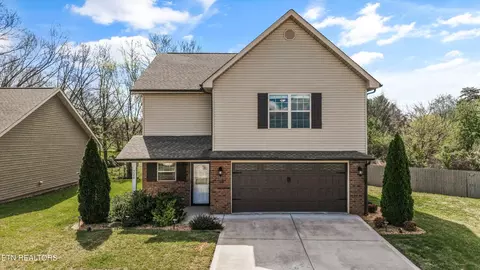 720 Hunter Crest Rd, Maryville, TN 37803