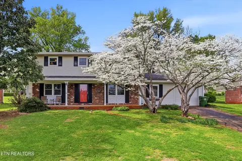 911 Willow Dr, Maryville, TN 37803