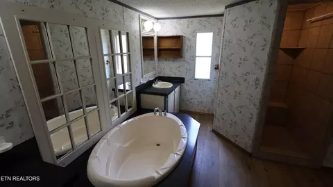 Bath - 844 Cartwright Loop, Whitwell, TN 37397 photo 4 of 8
