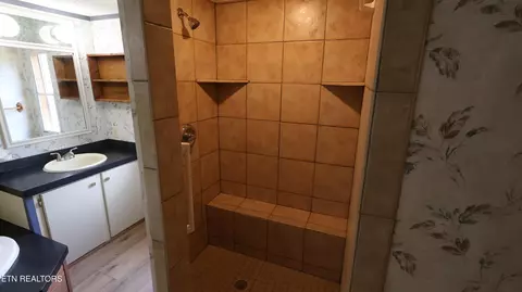 Bath - 844 Cartwright Loop, Whitwell, TN 37397 photo 6 of 8