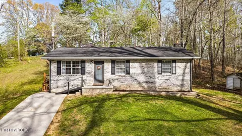 225 Country Way Dr, La Follette, TN 37766
