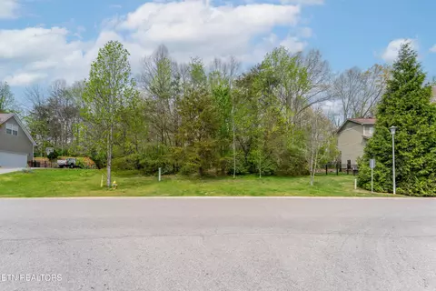 127 Crossroads Blvd, Oak Ridge, TN 37830