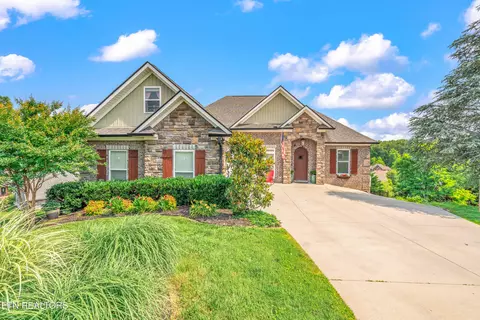 10305 Clover Ridge Ln, Knoxville, TN 37931