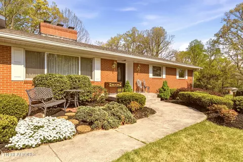 116 Caldwell Dr, Oak Ridge, TN 37830