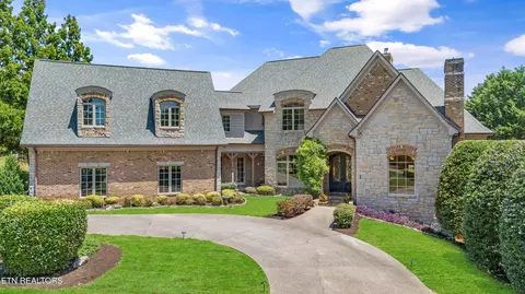 10235 Thimble Fields Dr, Knoxville, TN 37922
