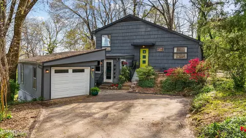 1318 N Briscoe Cir, Knoxville, TN 37912