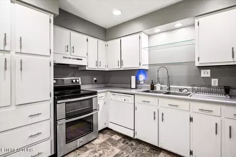 Kitchen - 384 Hc Smith Dr, Oneida, TN 37841 photo 3 of 4