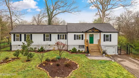 3201 NE Kenilworth Ln, Knoxville, TN 37917