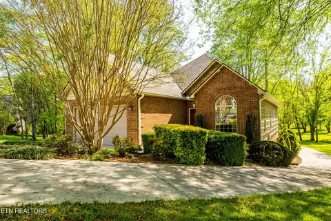 1304 Apache Ct, Maryville, TN 37801