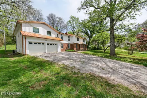 1360 Charles St, Cookeville, TN 38506