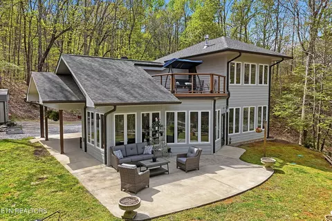 233 Gap Cove Rd, Maryville, TN 37803