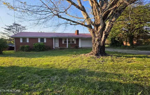 2420 Pinecrest Cir, Lenoir City, TN 37772