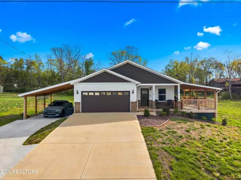 318 Garden Ln, Dandridge, TN 37725