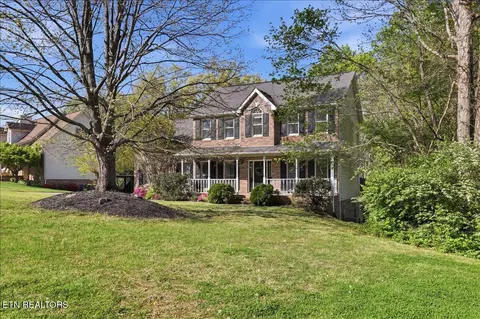 190 Country Walk Dr, Powell, TN 37849