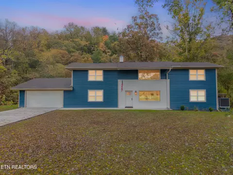 2690 High Valley Dr, Pigeon Forge, TN 37863