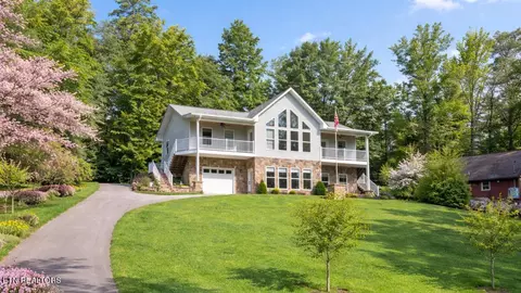 373 Lindsey Mill Cir, Rocky Top, TN 37769