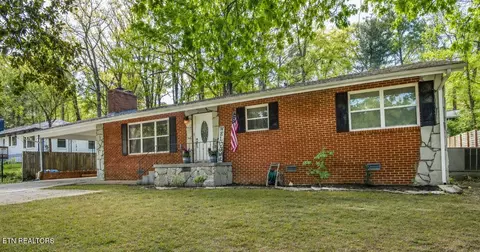1212 Pilleaux Dr, Knoxville, TN 37912