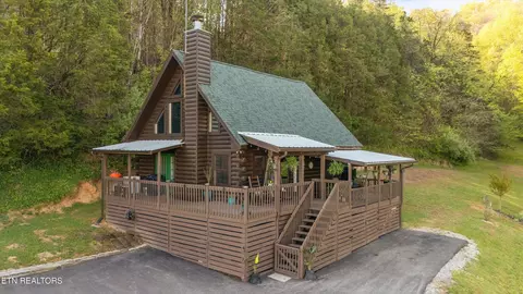 176 Hummingbird Ln, Sharps Chapel, TN 37866