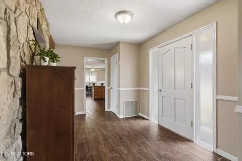 Entry Way - 127 Evans Rd, Greenback, TN 37742 photo 2 of 2