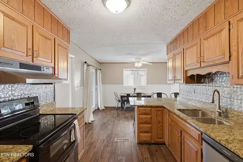 Kitchen - 127 Evans Rd, Greenback, TN 37742 photo 3 of 3