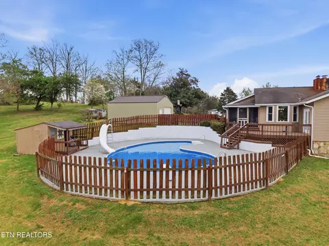 Exterior - 127 Evans Rd, Greenback, TN 37742 photo 5 of 9