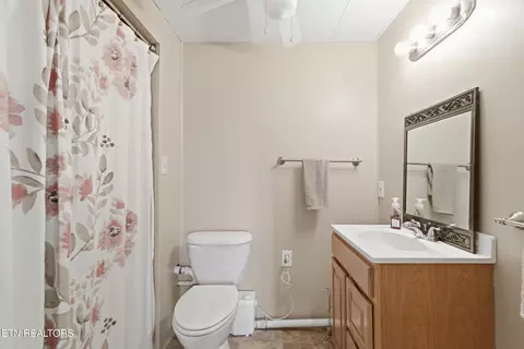 Bath - 127 Evans Rd, Greenback, TN 37742 photo 3 of 3