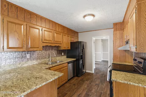 Kitchen - 127 Evans Rd, Greenback, TN 37742 photo 2 of 3
