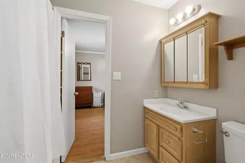 Bath - 127 Evans Rd, Greenback, TN 37742 photo 2 of 3