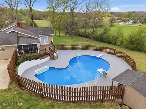 Exterior - 127 Evans Rd, Greenback, TN 37742 photo 7 of 9