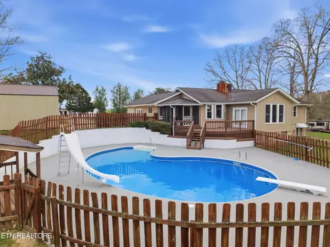 Exterior - 127 Evans Rd, Greenback, TN 37742 photo 6 of 9