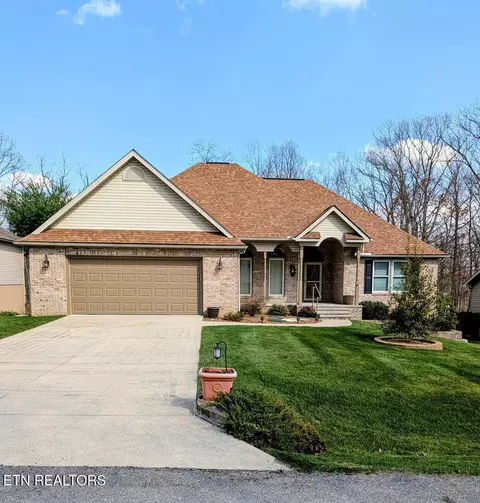 222 Amherst Ln, Crossville, TN 38558