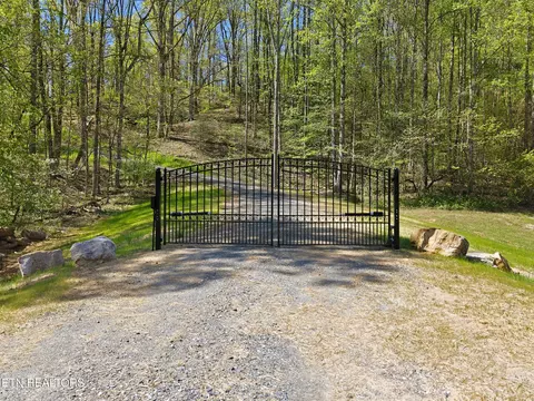 465 Mel Hall Rd, Maryville, TN 37803