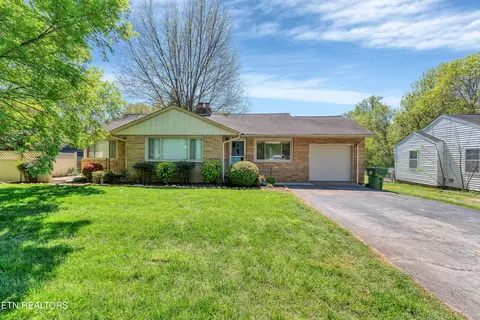 421 Santeetlah St, Maryville, TN 37801