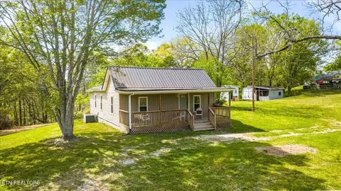 647 Coolidge Rd, La Follette, TN 37766