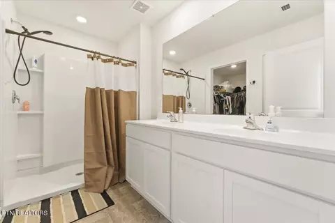 Bath - 303 Everleigh Cir, Talbott, TN 37877 photo 1 of 2