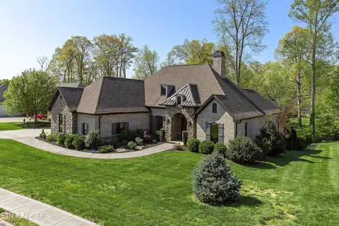 301 Oak Chase Blvd, Lenoir City, TN 37772