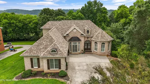 430 Oak Chase Blvd, Lenoir City, TN 37772