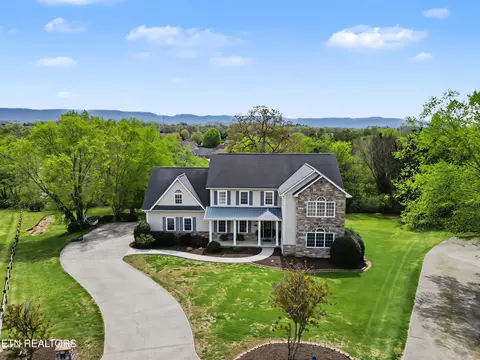 1323 Stonehenge Dr, Maryville, TN 37803