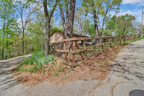 703 Crestview Dr, Rockwood, TN 37854