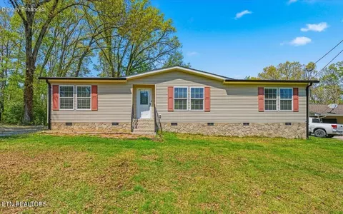 810 Stevens Ln, Lenoir City, TN 37771
