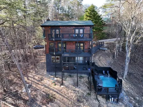 772 Lloyd Huskey Rd, Pigeon Forge, TN 37863