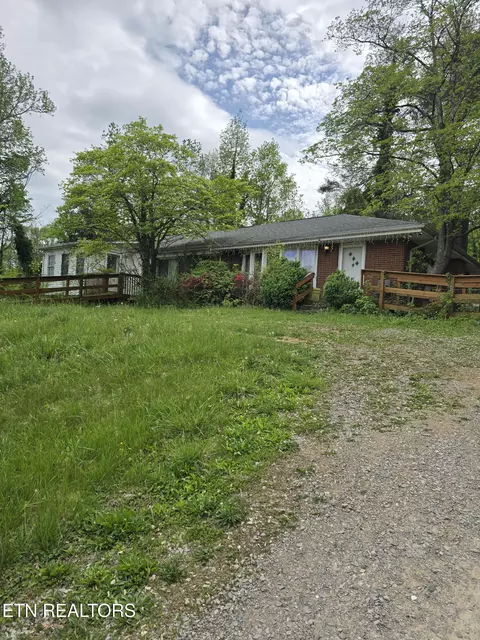 130 Sunshine Dr, Rocky Top, TN 37769