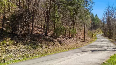 282 Blackburn Ln, Lenoir City, TN 37771