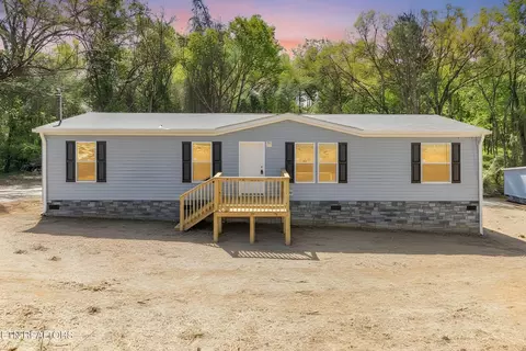 517 Smokey Dr, Loudon, TN 37774