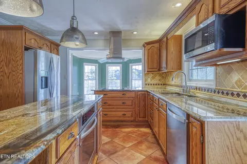 Kitchen - 7835 Boruff Rd, Corryton, TN 37721 photo 6 of 7