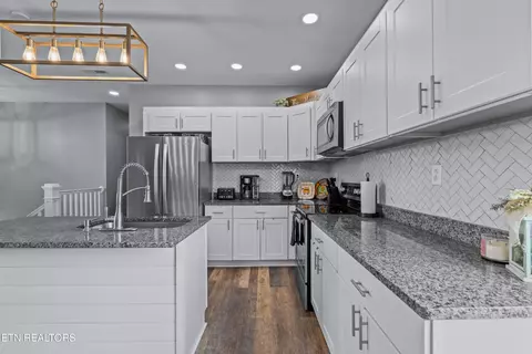 Kitchen - 226 Ebenezer Rd, Chuckey, TN 37641 photo 2 of 4