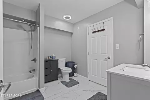 Bath - 226 Ebenezer Rd, Chuckey, TN 37641 photo 5 of 6