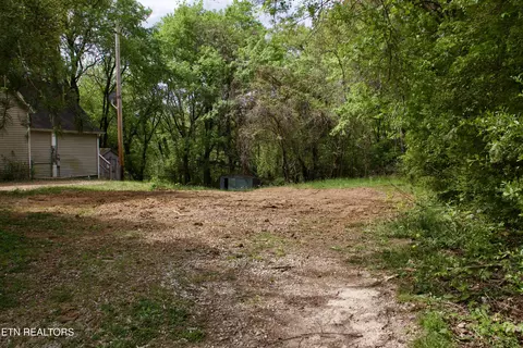 141 Nevada Ave, La Follette, TN 37766